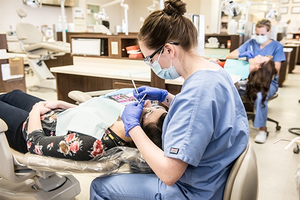 Best Dental Assistant Schools in Los Angeles| Cost, Requirement & How To Apply